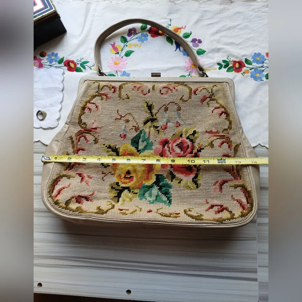 Very Old Handcrafted Needlework Purse - Picture 3 of 6
